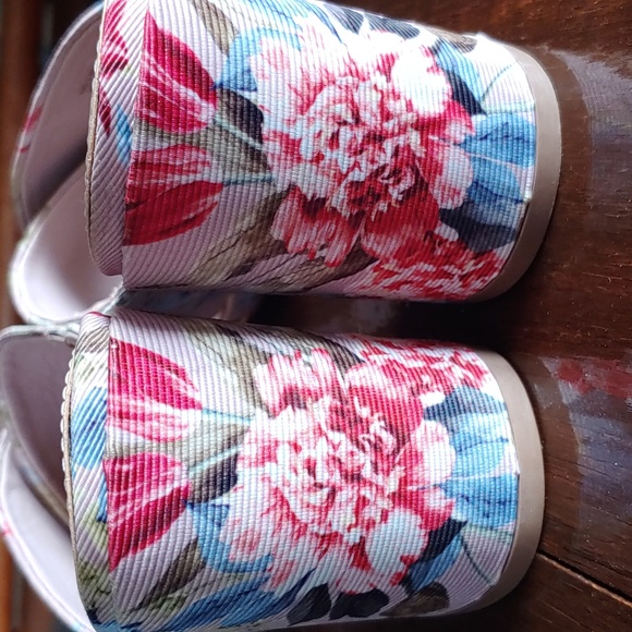 Apt 9 Summer Sandals - Picture 4 of 7